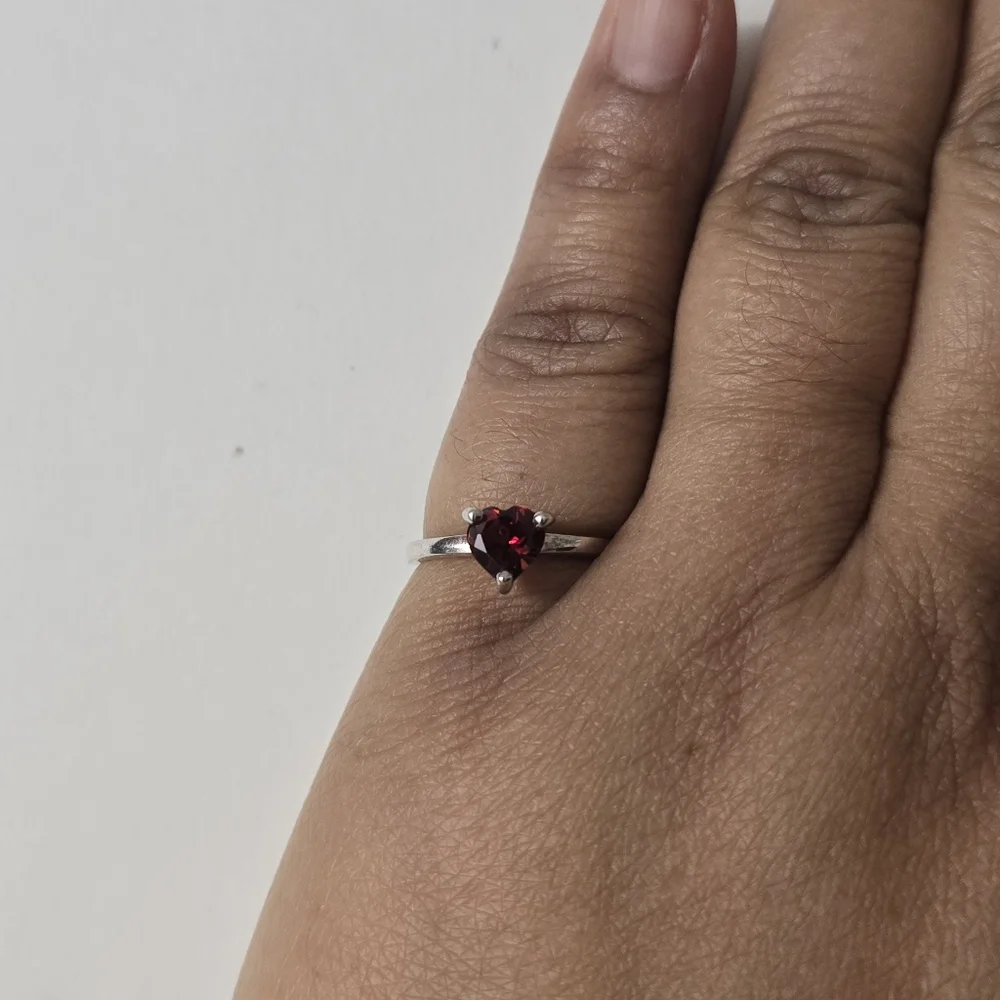 Sterling Silver 925 Garnet Ring – A Heartfelt Sparkle